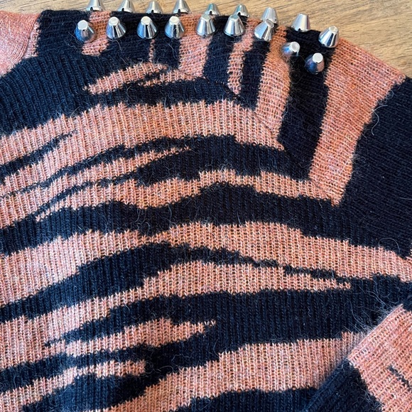 Topshop Tiger Cardigan with Spiked Shoulder Details Size 6 - Picture 9 of 10